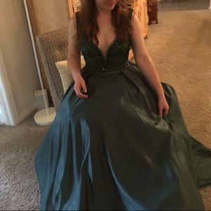 Emerald Green Gorgeous Gown w/Shawl